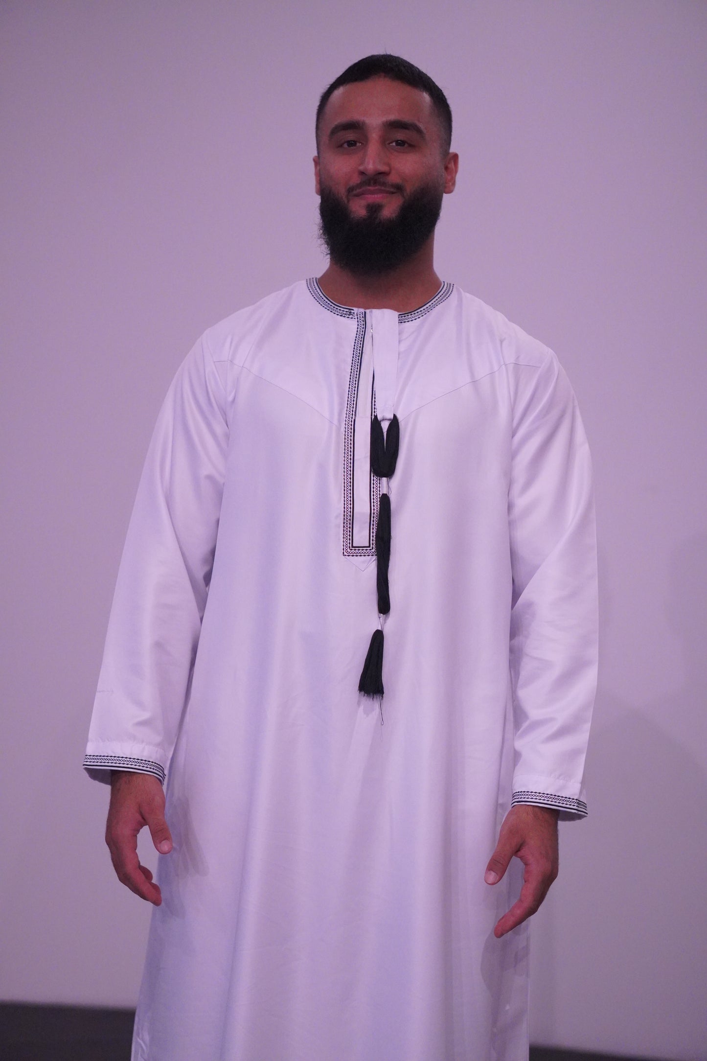 Luxury Emirati Thobe for Men – Shiny Finish | 5 Colors