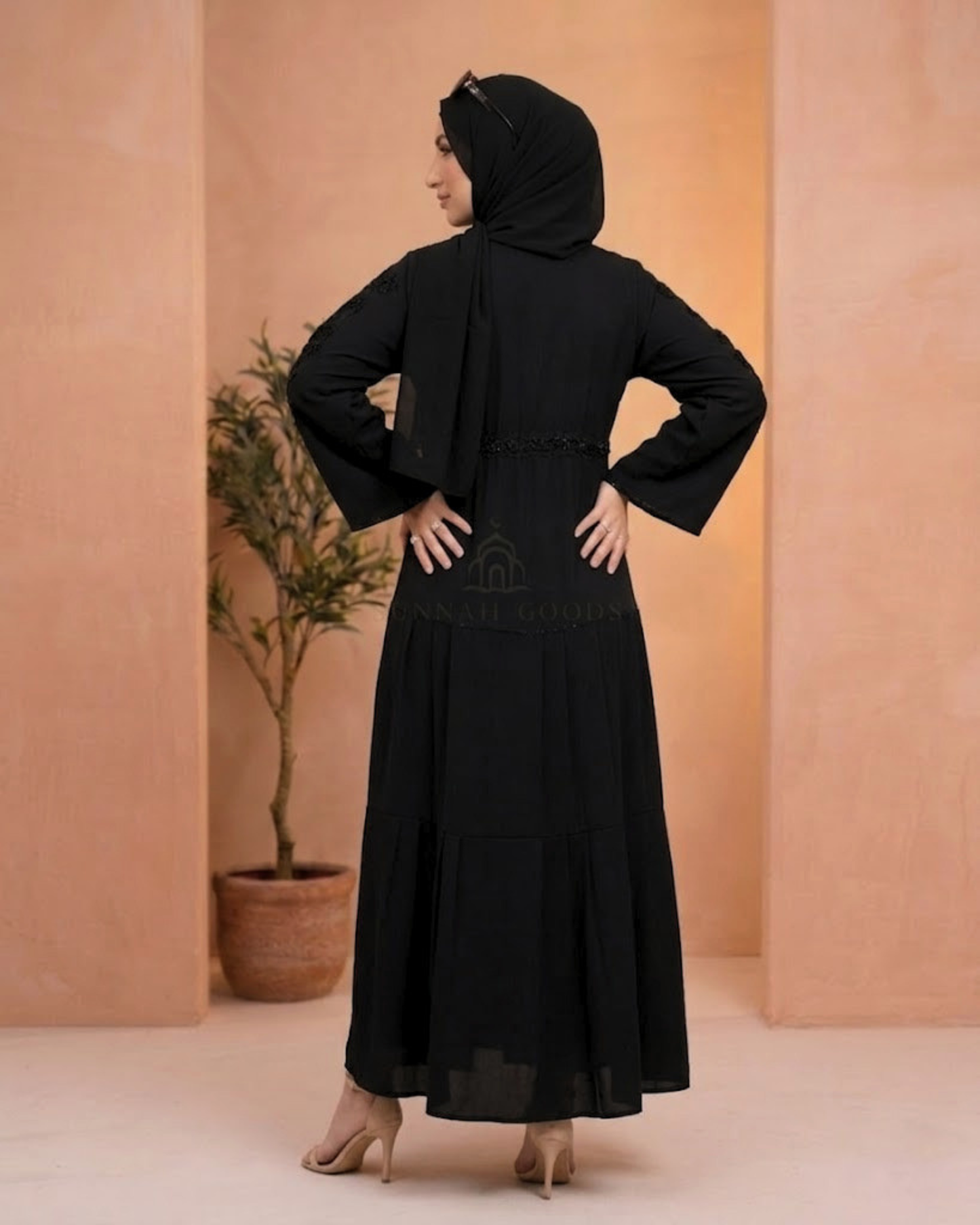 Waist Fitted Black Abaya - Elegant Zip Up