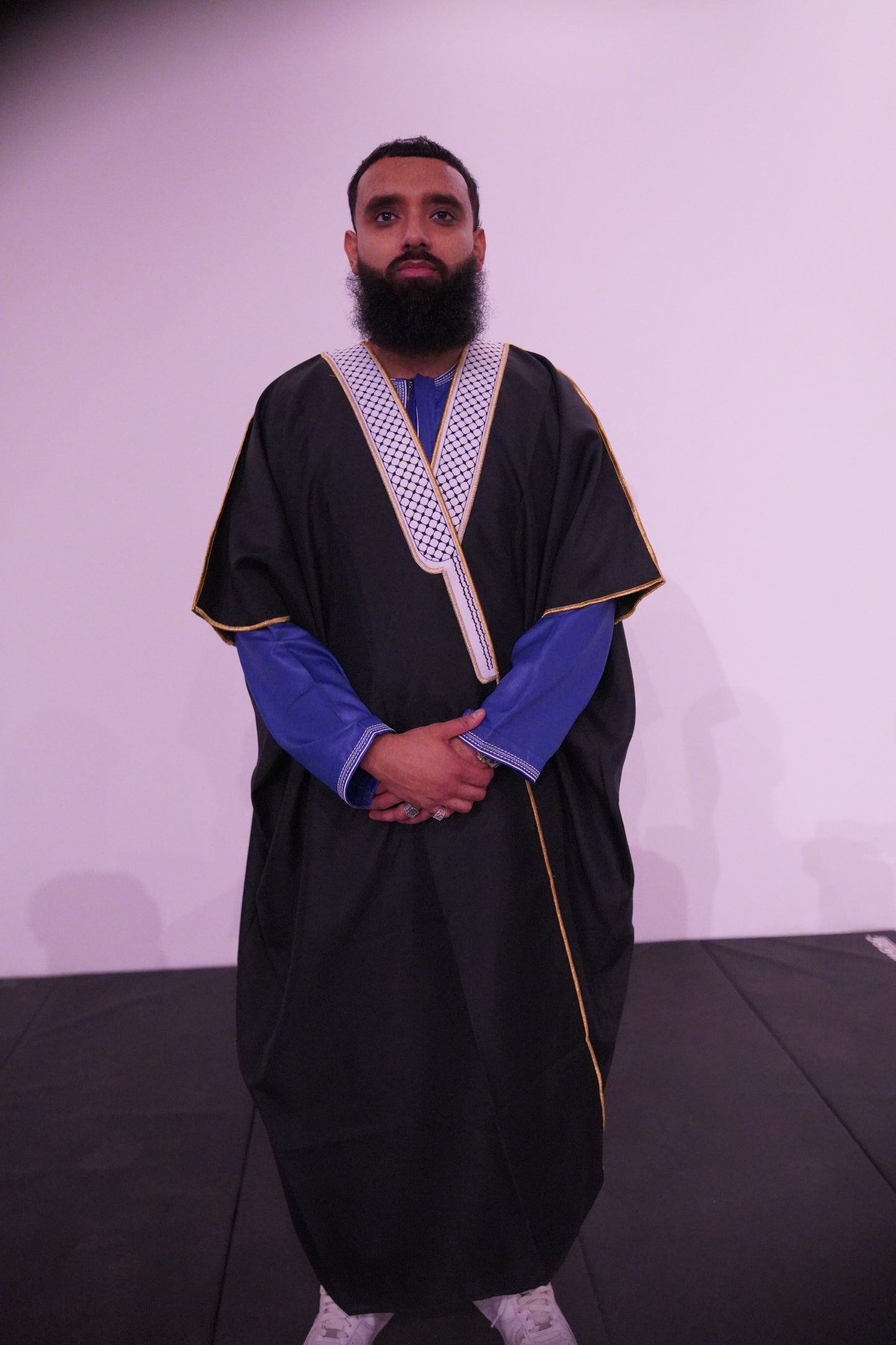 Luxury Half-Sleeve Bisht with Gold Embroidery – Black & White