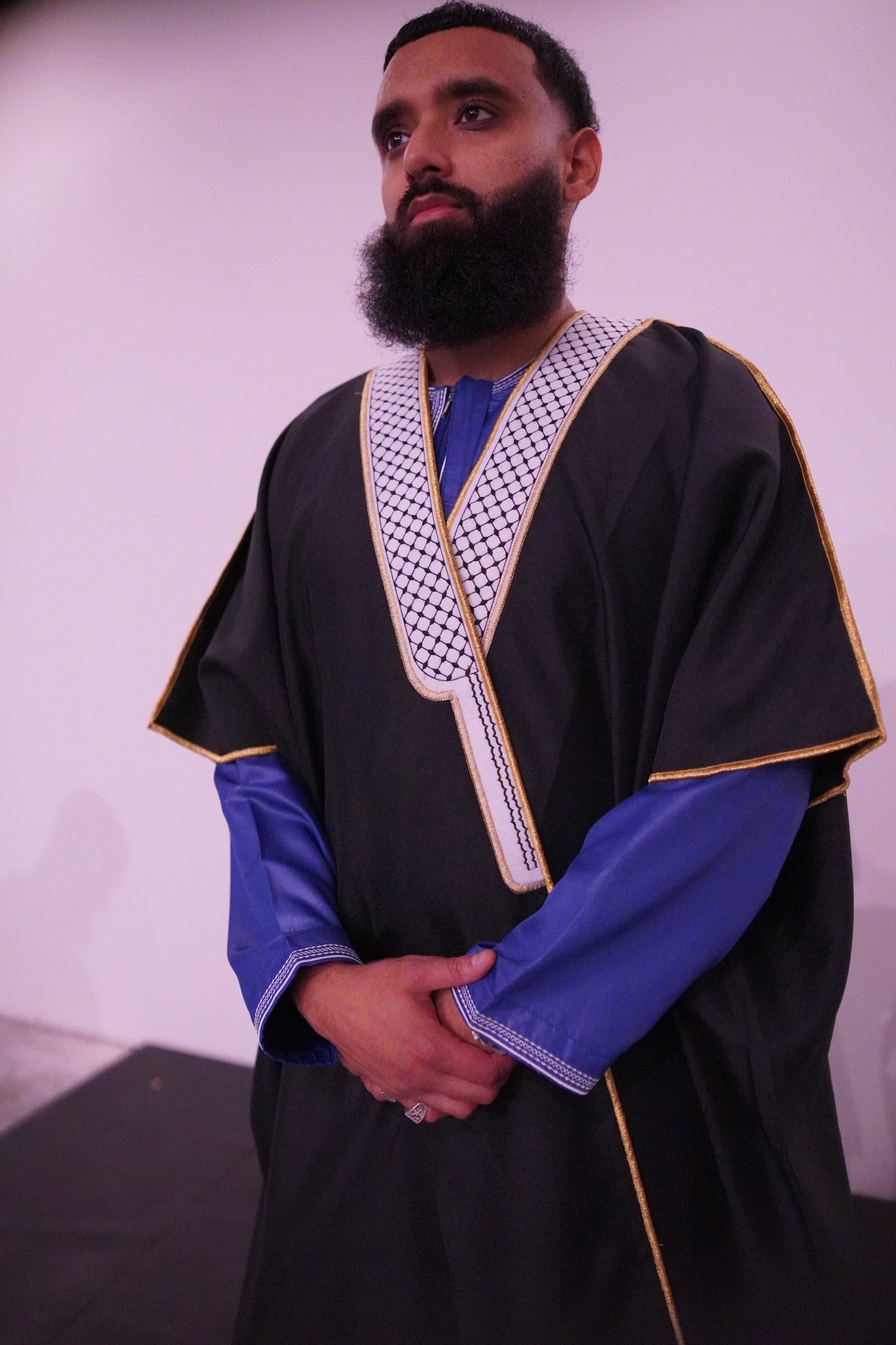 Luxury Half-Sleeve Bisht with Gold Embroidery – Black & White