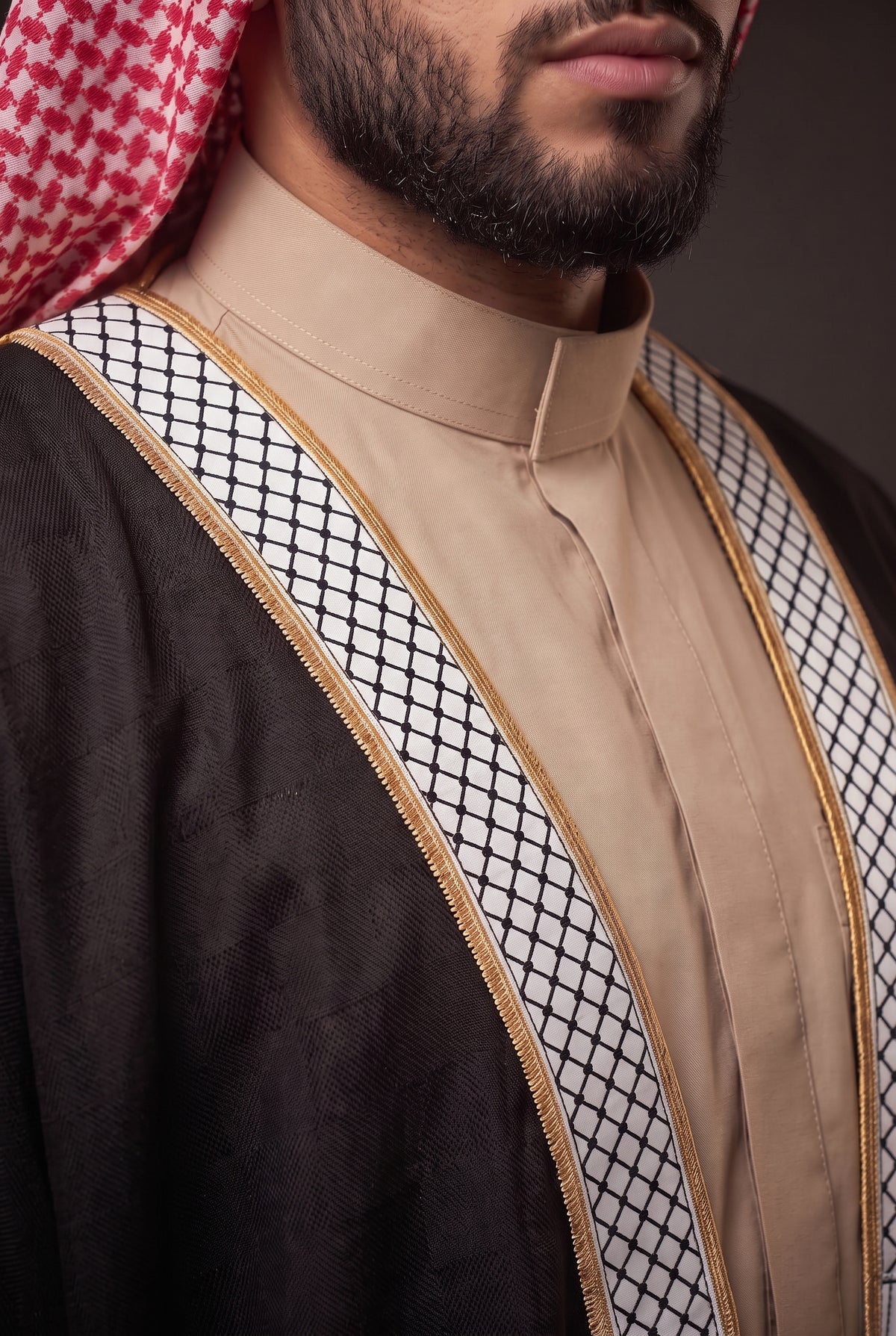 Bisht Cloak with Gold Embroidery for Men – Half Sleeve Checkered Arabic Robe | Black & White