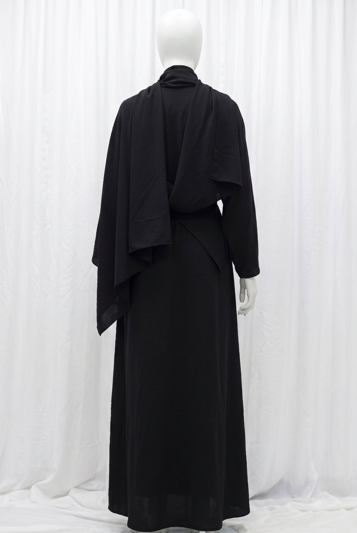 Back view of a black elegant 3-piece abaya set
