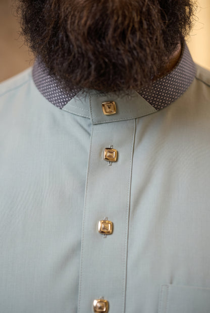 Luxury Signature Thobe for Men – Contrast Collar Saudi Thobe with Gold Buttons | Emerald & Ocean