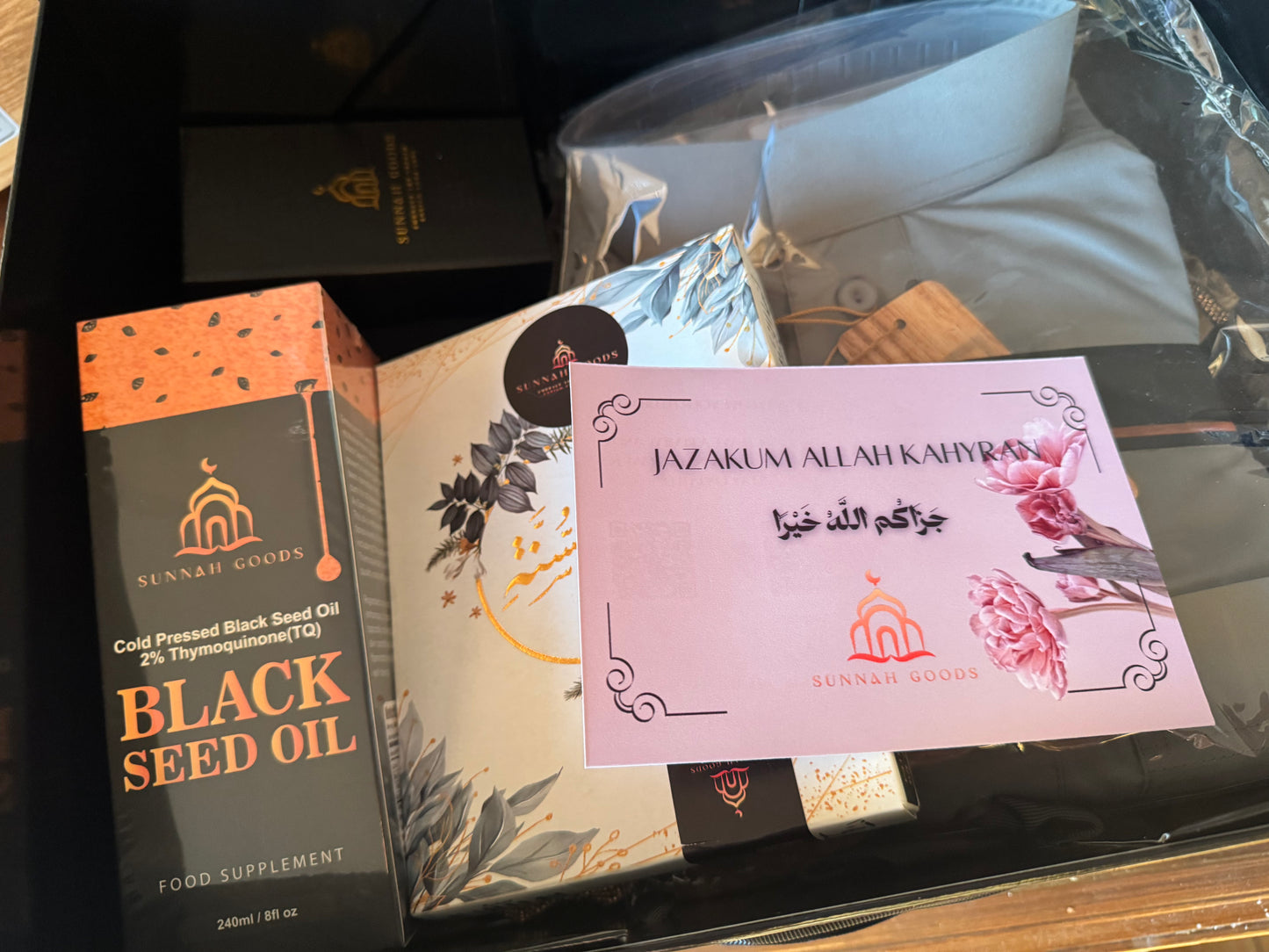 Luxury Ramadan and Eid gift box – customizable with premium Sunnah products, ideal for Islamic gifting during the holy month and celebrations